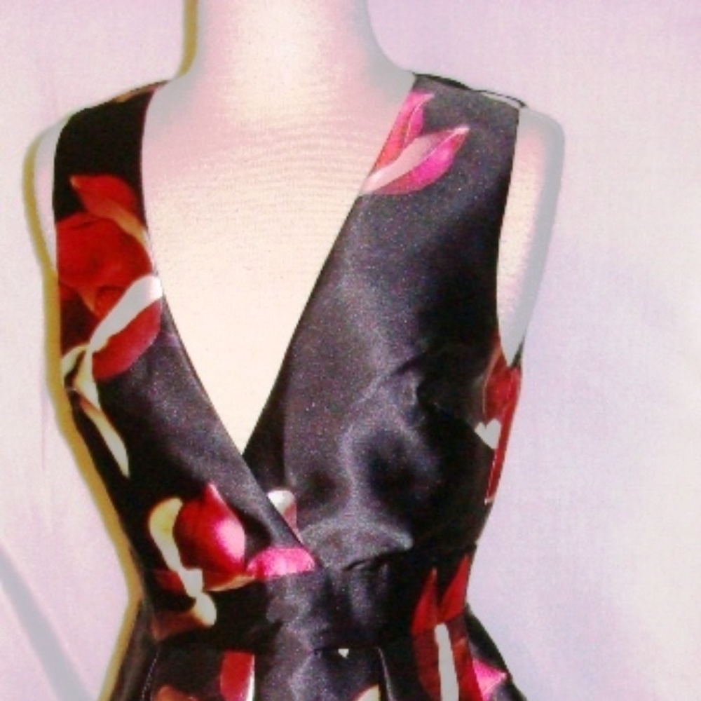 ARK & CO SLEEVELESS MULTI-FLORAL PRINT DRESS  SIZE